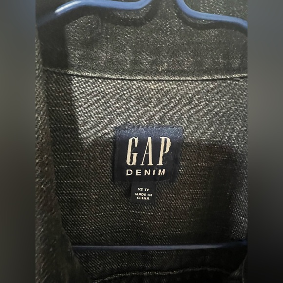 GAP mens XS fits really well - Picture 2 of 3